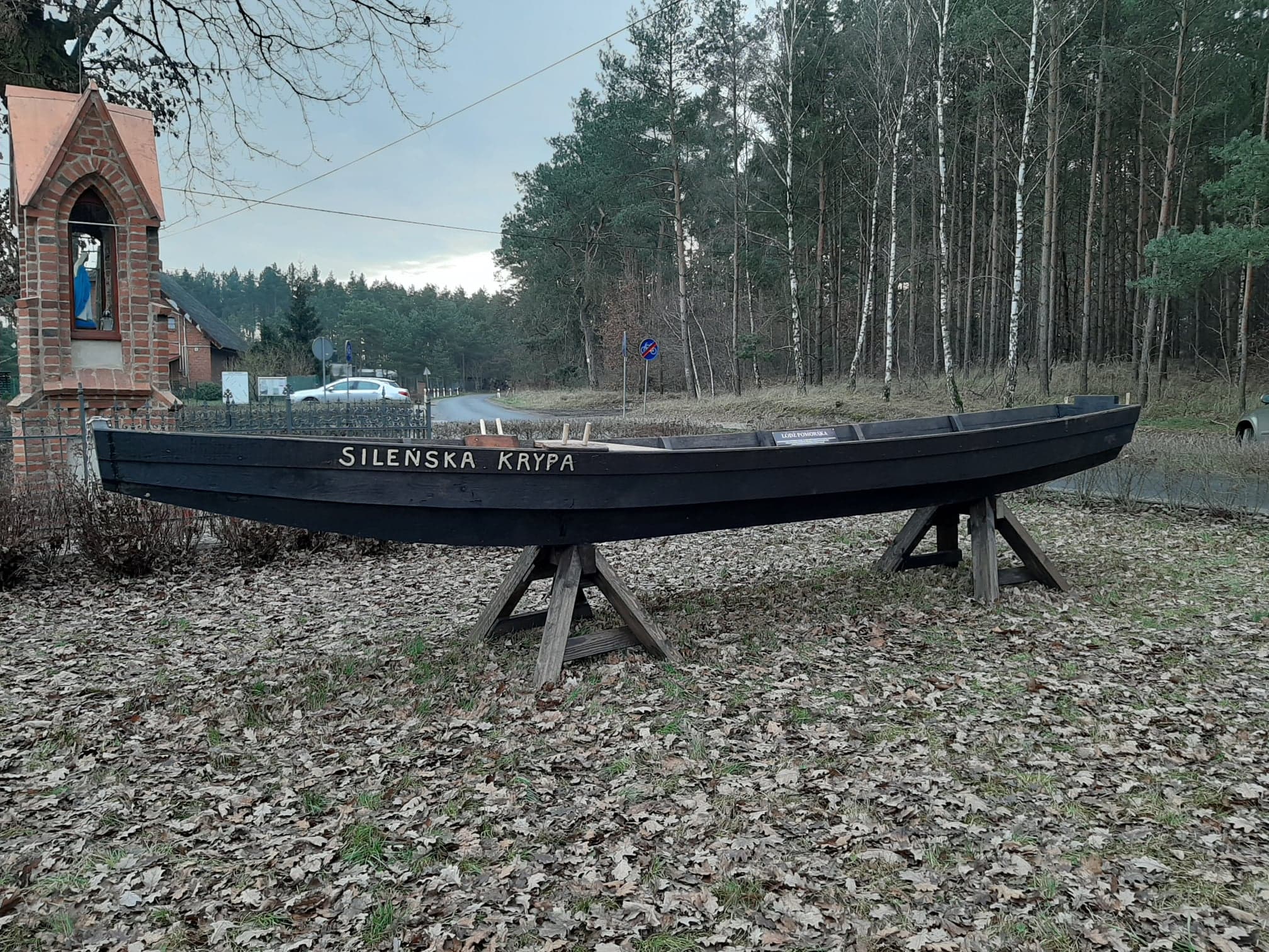 Współczesna łódź stanęła w Silnie. Fot. Marcin Czajka