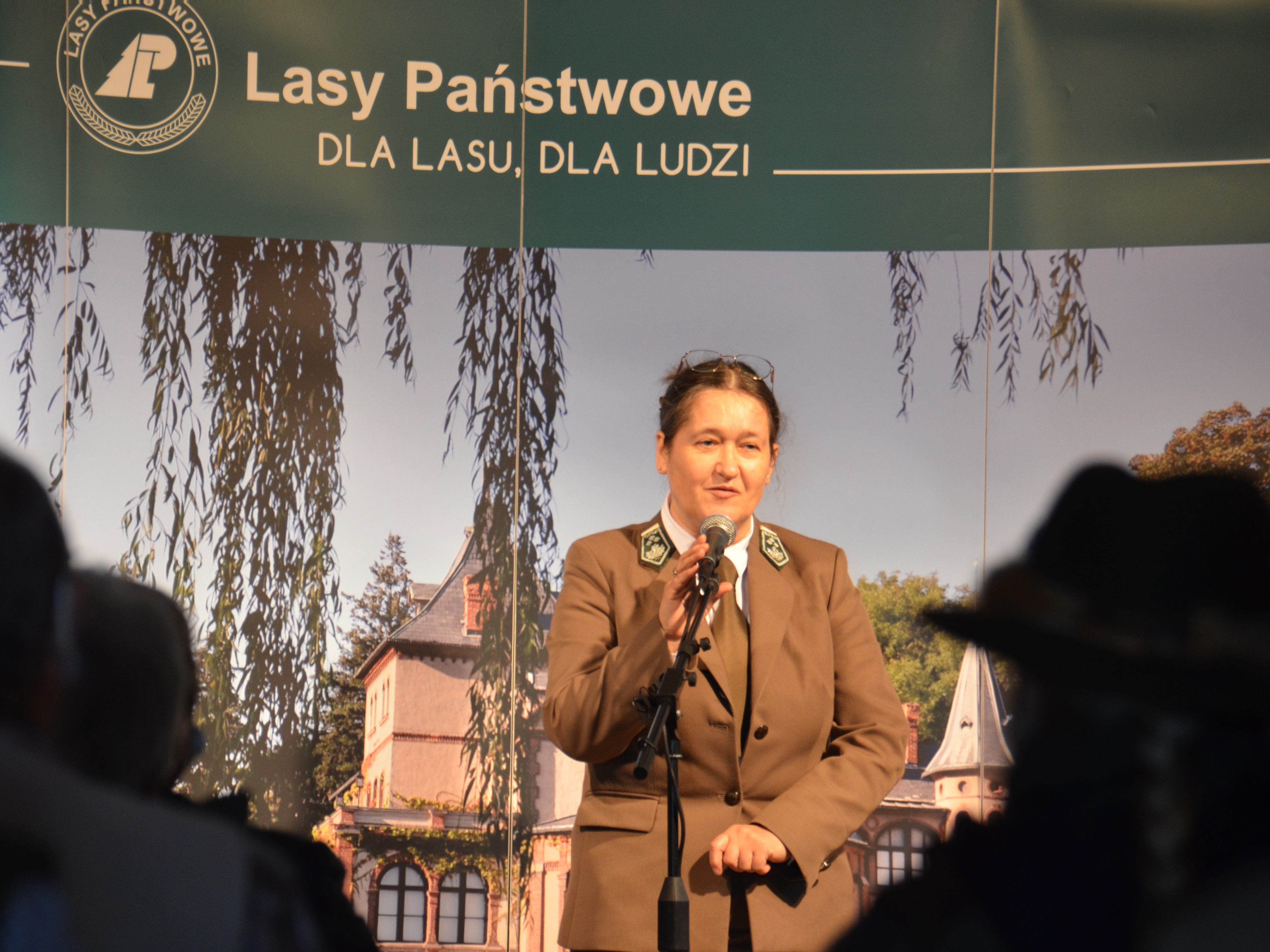 Uroczystą galę otworzyła p.o. dyrektora Ośrodka Kultury Leśnej w Gołuchowie - Ewa Jedlikowska